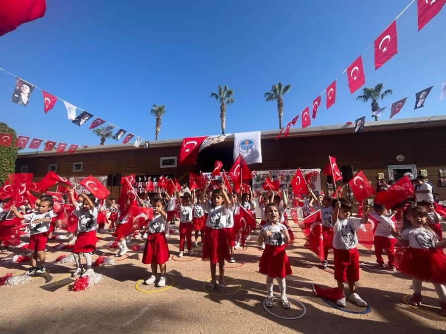 Minikler, Cumhuriyet Bayramı’nı El Ele Kutladı