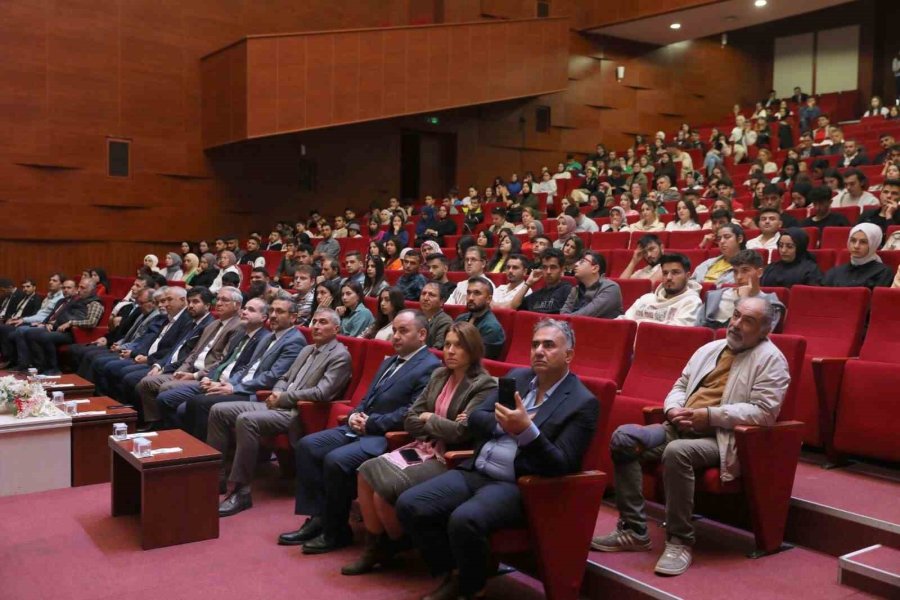 Niğde’de “atatürk Ve Cumhuriyet” Konulu Konferans Verildi