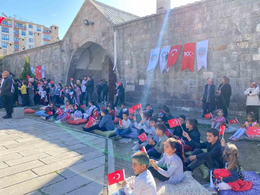 Ulukışla’da Cumhuriyet’in 100. Yıldönümü Festival Havasında Kutlandı