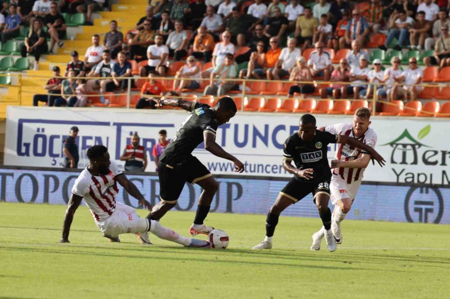 Trendyol Süper Lig: Alanyaspor: 0 - Sivasspor: 0 (ilk Yarı)