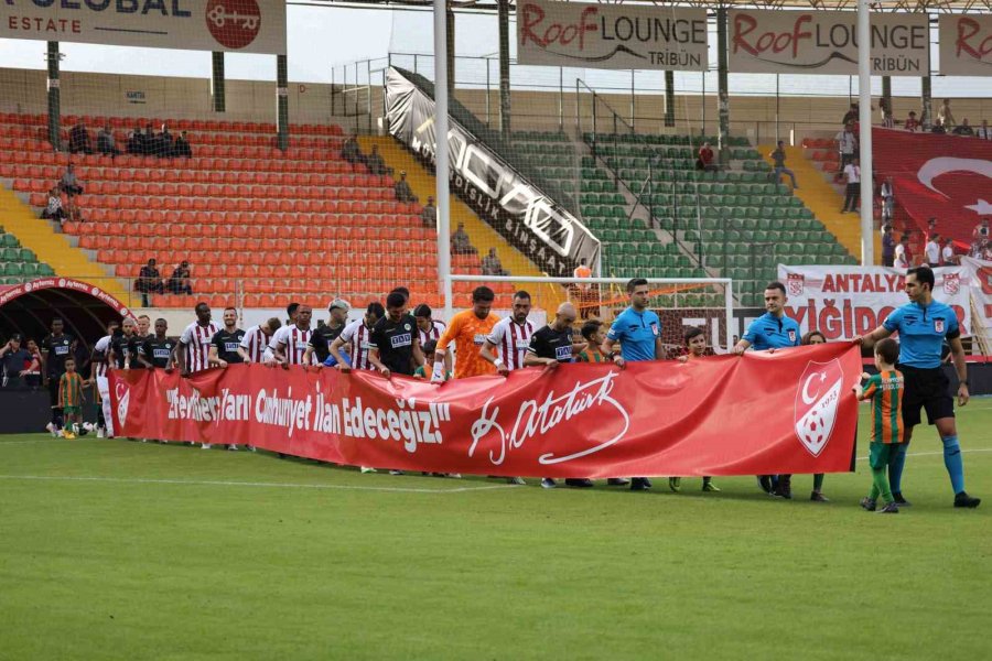 Trendyol Süper Lig: Alanyaspor: 0 - Sivasspor: 0 (ilk Yarı)