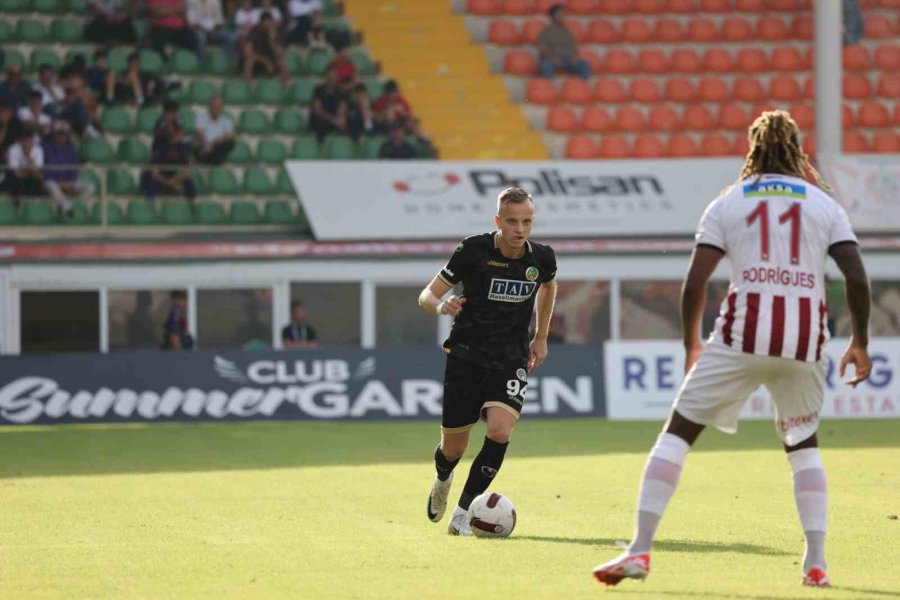 Trendyol Süper Lig: Alanyaspor: 0 - Sivasspor: 0 (ilk Yarı)