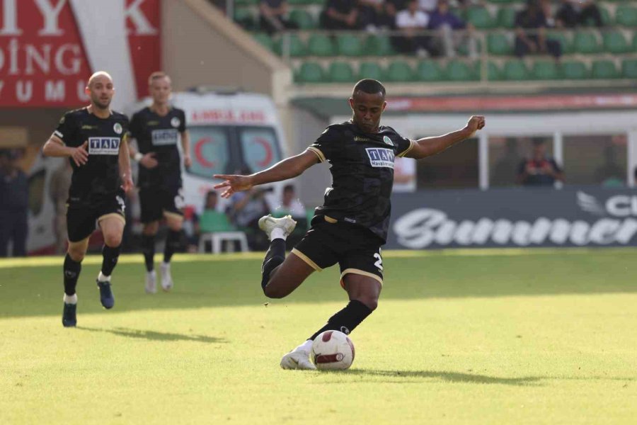 Trendyol Süper Lig: Alanyaspor: 0 - Sivasspor: 0 (ilk Yarı)