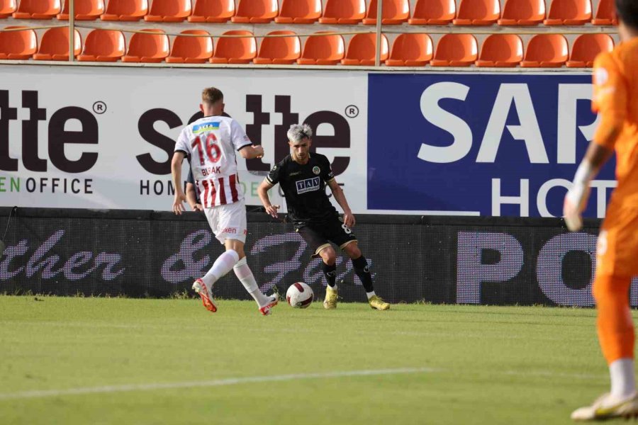 Trendyol Süper Lig: Alanyaspor: 0 - Sivasspor: 0 (ilk Yarı)