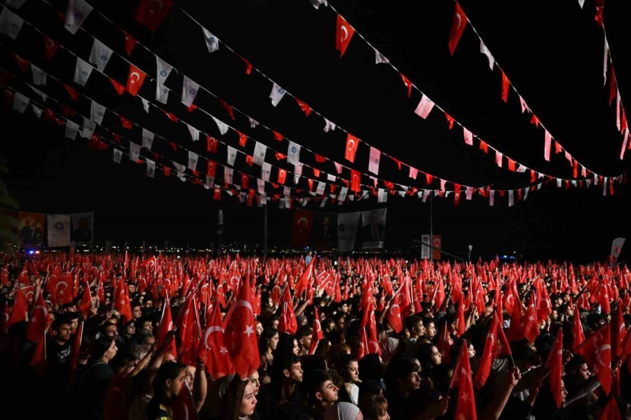 Alanya Cumhuriyetin 100. Yılını Büyükşehir’in Sefo Konseri Ve 500 Dron Gösterisi İle İle Kutladı