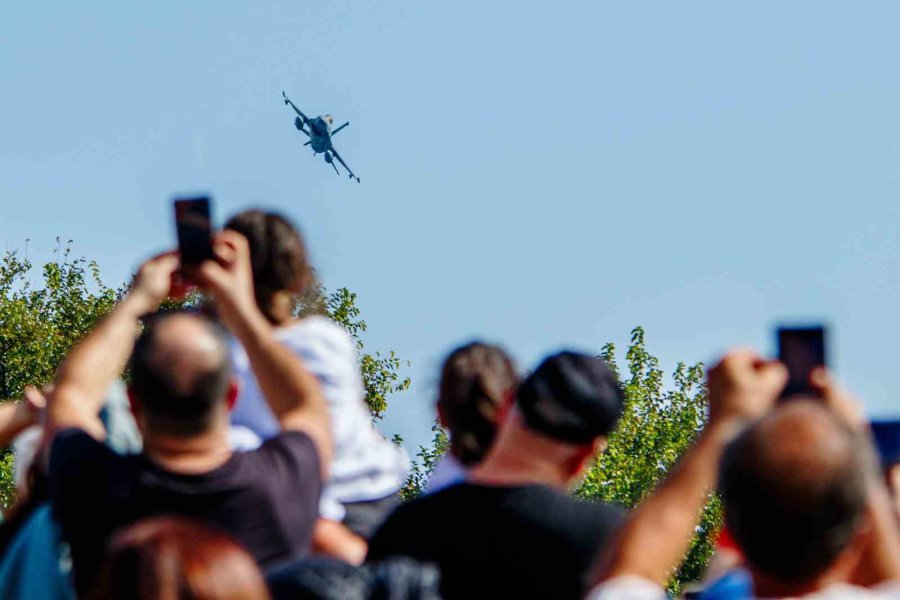 Antalya’da F-16’lar Cumhuriyet’in 100’üncü Yılı İçin Semadaydı