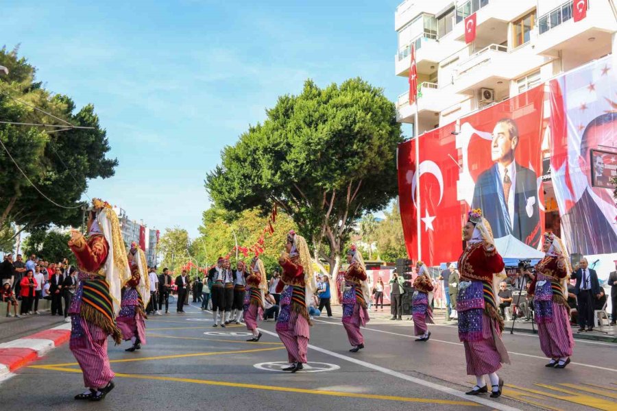 Cumhuriyet Kutlamasında Sahneye Çıkan Komandolar Kamuflaj Kıyafetleriyle Törene Damga Vurdu