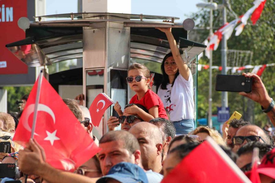 Cumhuriyet Kutlamasında Sahneye Çıkan Komandolar Kamuflaj Kıyafetleriyle Törene Damga Vurdu