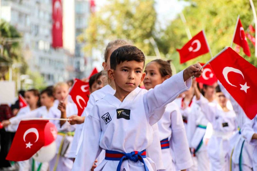 Cumhuriyet Kutlamasında Sahneye Çıkan Komandolar Kamuflaj Kıyafetleriyle Törene Damga Vurdu