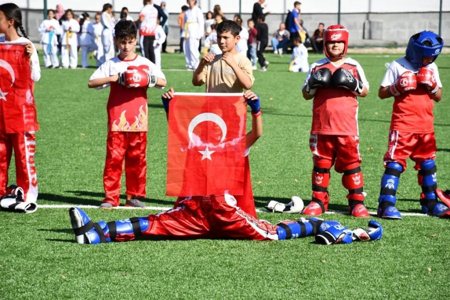 Cumhuriyetin 100. Yılı Tomarza’da Coşkuyla Kutlandı