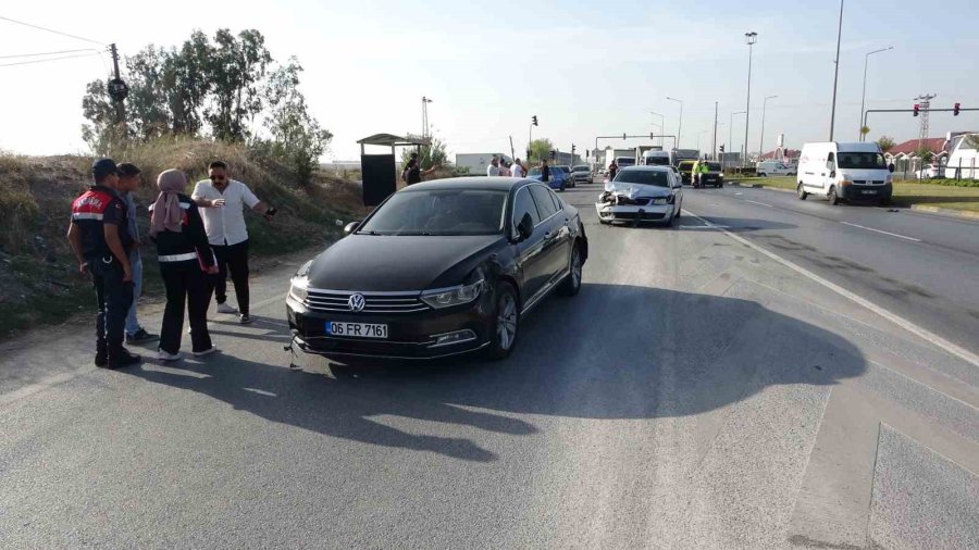 Kamyonetin Aynasına Çarpıp Otomobilin Altında Sürüklenen Motosiklet Sürücüsü Hayatını Kaybetti