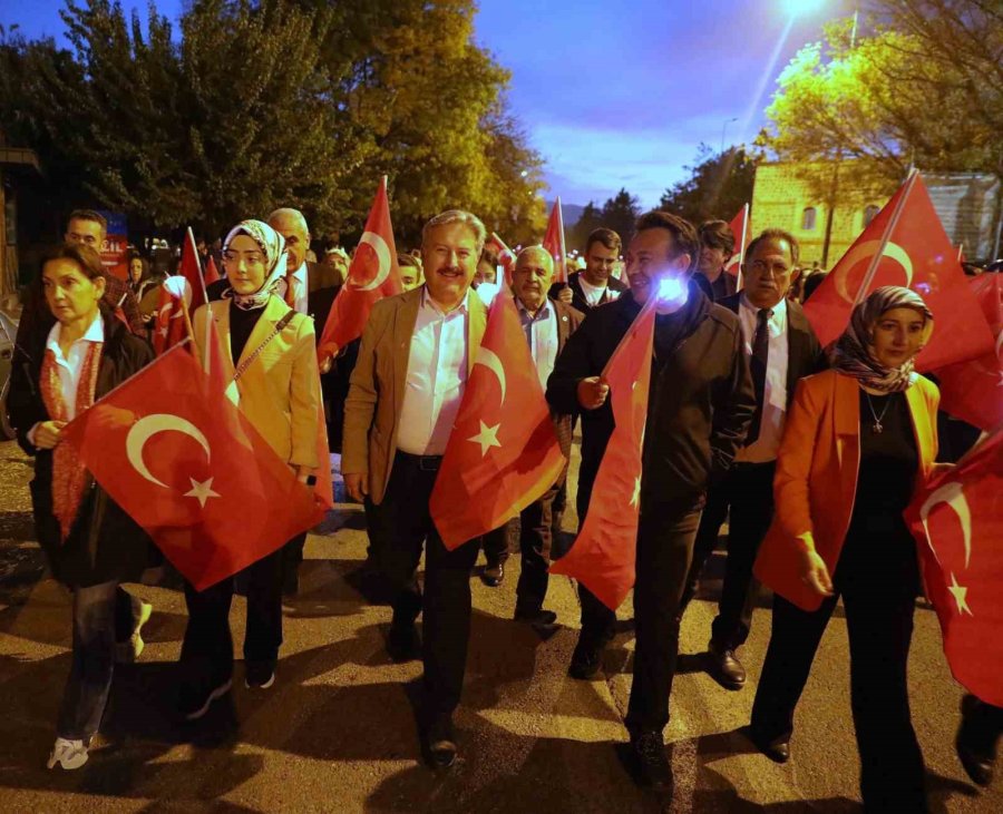 Melikgazi’de Coşkulu Fener Alayı Yürüyüşü