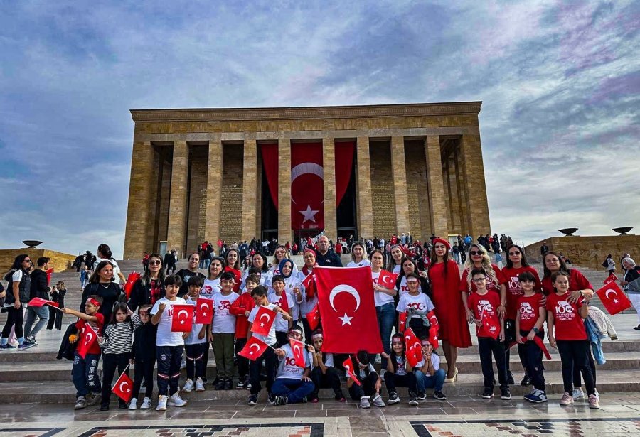 Mersin Mezitli’den İlkokul Öğrencileri Cumhuriyet’in 100. Yılında Anıtkabir’de