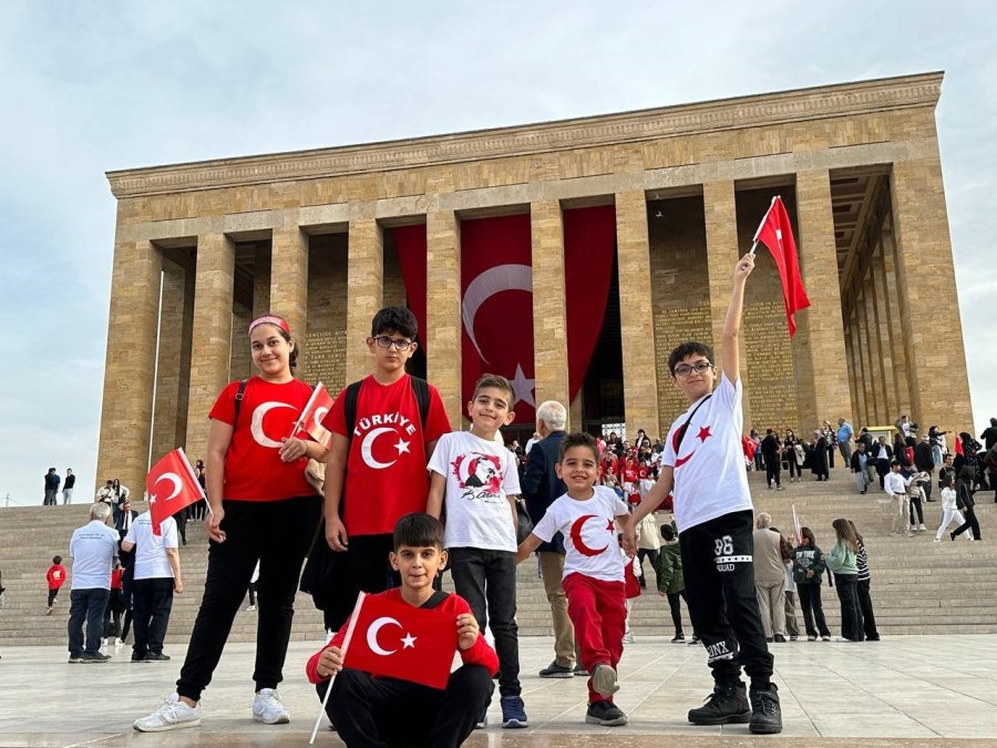 Mersin Mezitli’den İlkokul Öğrencileri Cumhuriyet’in 100. Yılında Anıtkabir’de