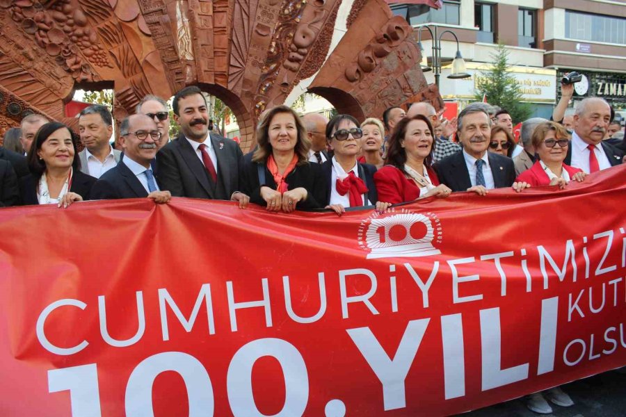 Eskişehir’de ‘100. Yıl Cumhuriyet Anıtı’ Törenle Açıldı