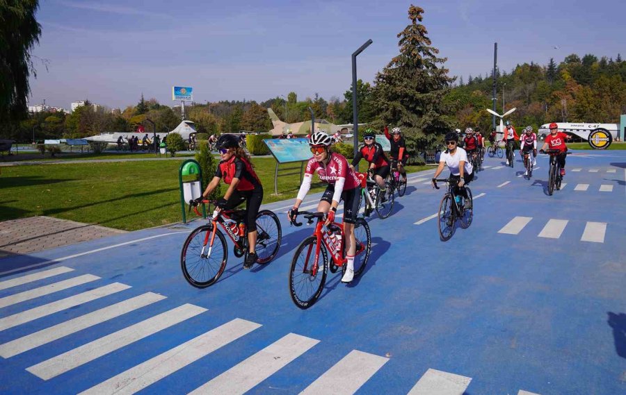 Cumhuriyet’in 100’üncü Yılı İçin 100 Kilometre Pedal Çevirdiler