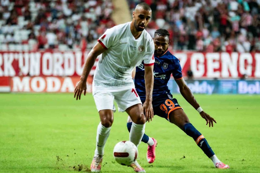 Trendyol Süper Lig: Antalyaspor: 1 - Rams Başakşehir: 0 (ilk Yarı)