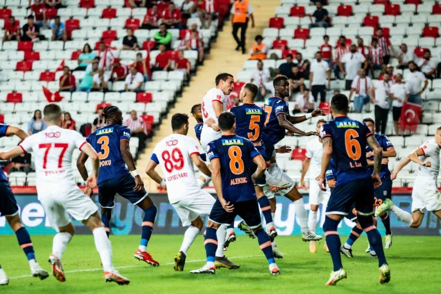 Trendyol Süper Lig: Antalyaspor: 1 - Rams Başakşehir: 0 (ilk Yarı)