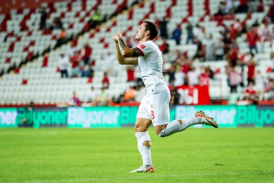 Trendyol Süper Lig: Antalyaspor: 1 - Rams Başakşehir: 0 (ilk Yarı)