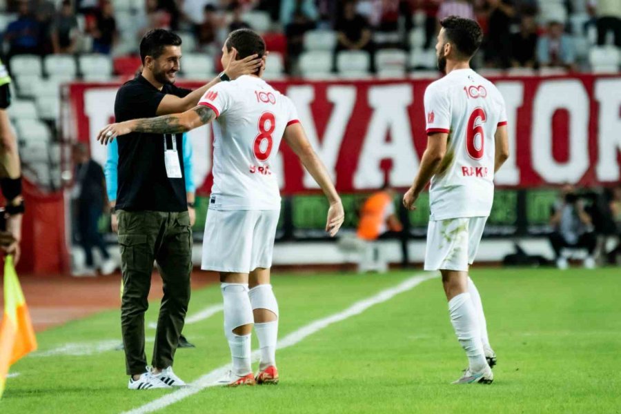 Trendyol Süper Lig: Antalyaspor: 1 - Rams Başakşehir: 0 (ilk Yarı)