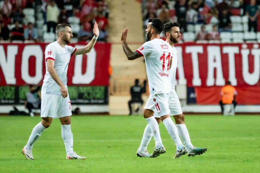 Trendyol Süper Lig: Antalyaspor: 1 - Rams Başakşehir: 0 (ilk Yarı)