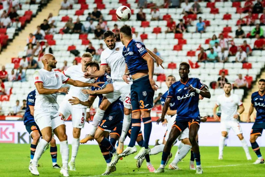 Trendyol Süper Lig: Antalyaspor: 1 - Rams Başakşehir: 0 (ilk Yarı)