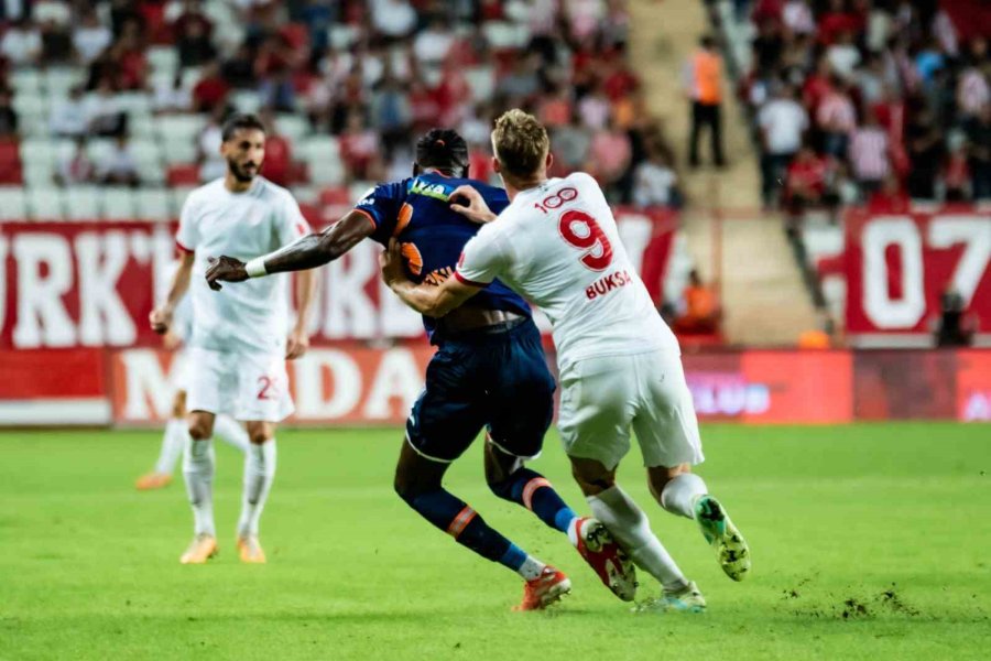 Trendyol Süper Lig: Antalyaspor: 1 - Rams Başakşehir: 0 (ilk Yarı)