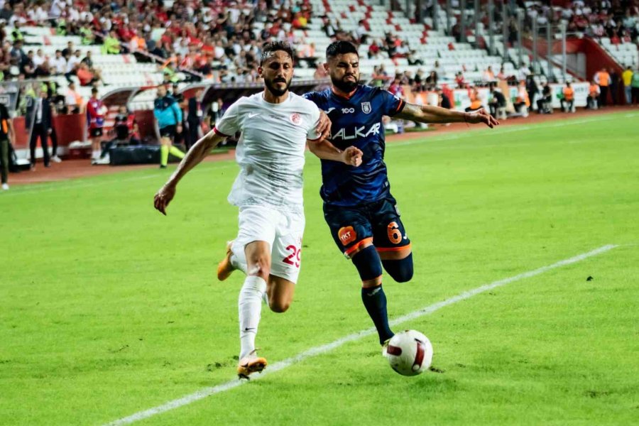 Trendyol Süper Lig: Antalyaspor: 1 - Rams Başakşehir: 0 (ilk Yarı)