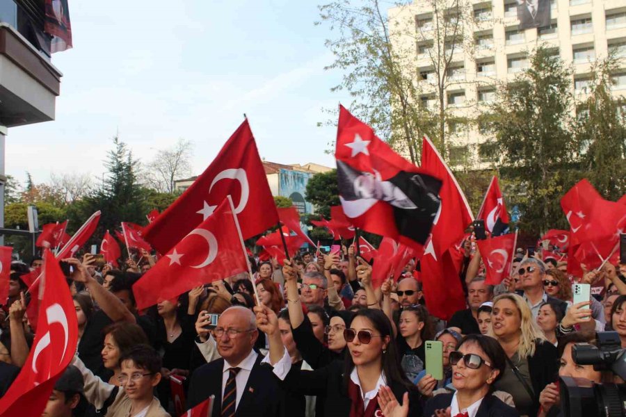 Eskişehir’de ‘100. Yıl Cumhuriyet Anıtı’ Törenle Açıldı