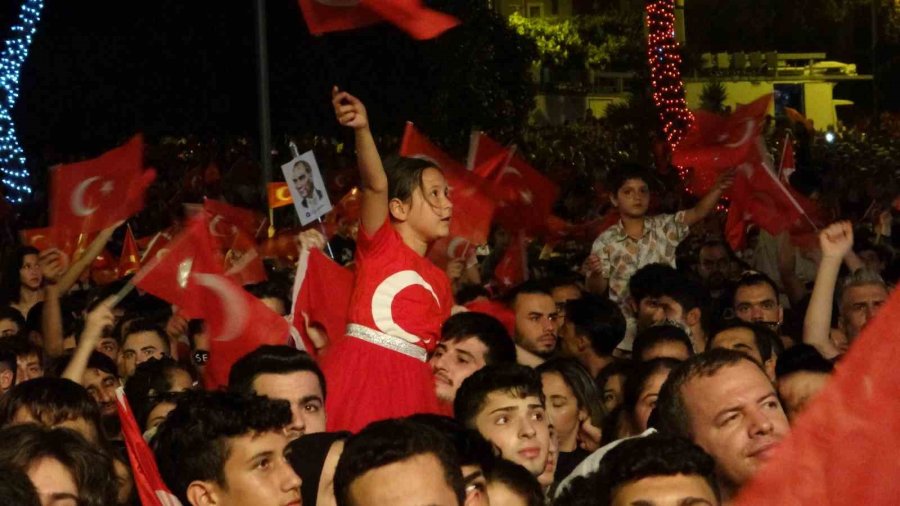 Antalya’da Cumhuriyet’in 100. Yılı Coşkusu