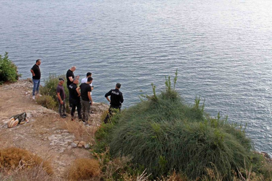 Antalya Falezlerde Kadın Cesedi Bulundu