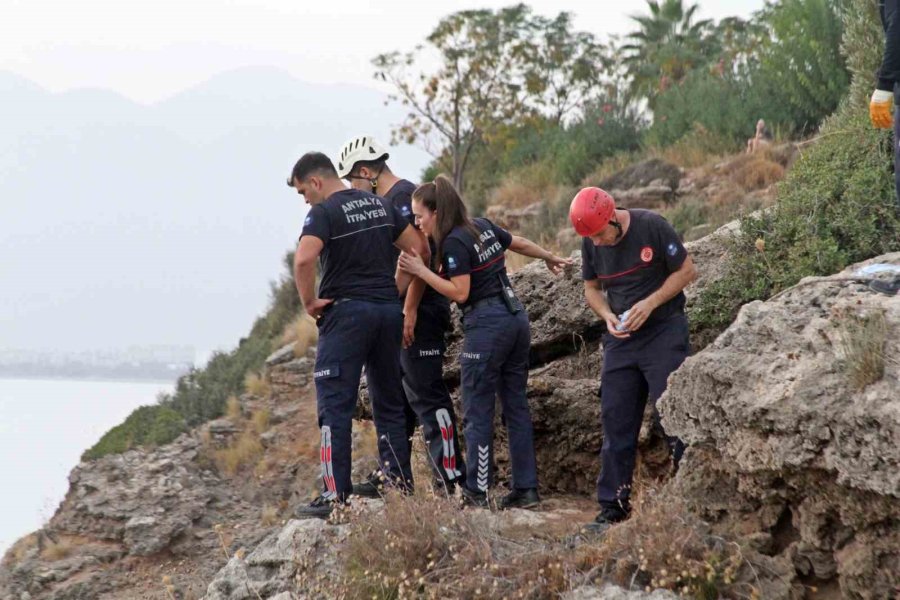 Antalya Falezlerde Kadın Cesedi Bulundu