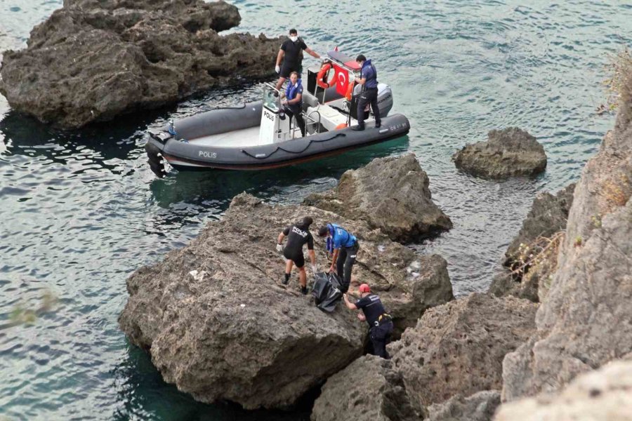 Antalya Falezlerde Kadın Cesedi Bulundu