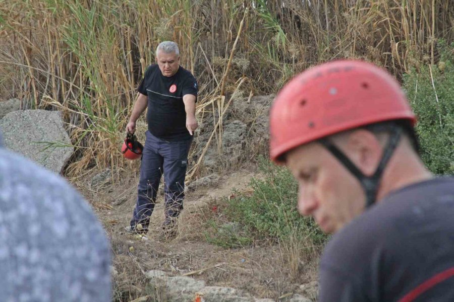 Antalya Falezlerde Kadın Cesedi Bulundu