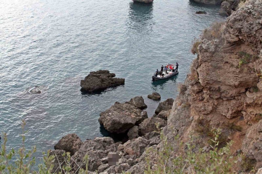 Antalya Falezlerde Kadın Cesedi Bulundu