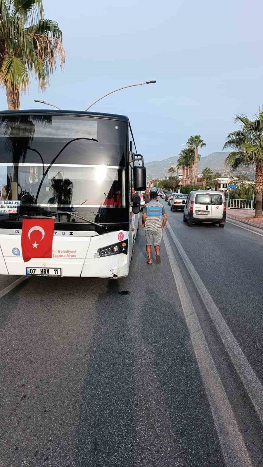 Kontrolden Çıkıp Halk Otobüsünün Altında Kalan Motosiklet Sürücüsü Hayatını Kaybetti