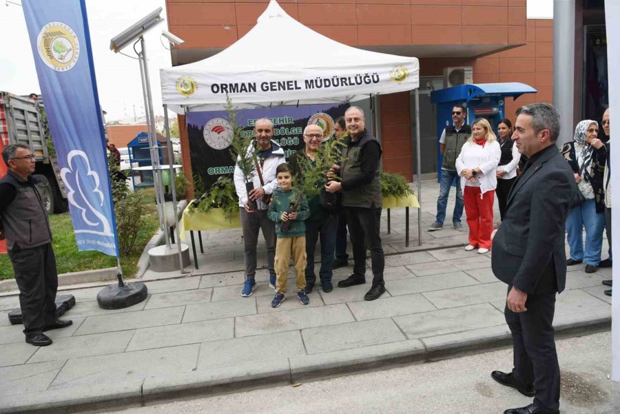 Eskişehir’de Cumhuriyetin 100. Yılına Özel Sergi Ve Fidan Dağıtım Etkinliği