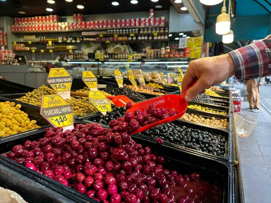 Rengârenk Zeytinler Tezgâhları Süslüyor