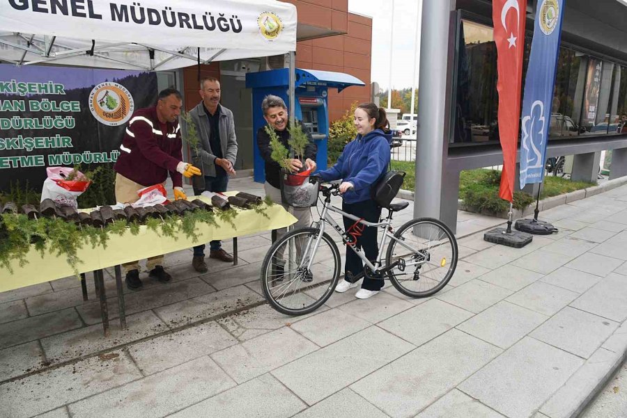 Eskişehir’de Cumhuriyetin 100. Yılına Özel Sergi Ve Fidan Dağıtım Etkinliği