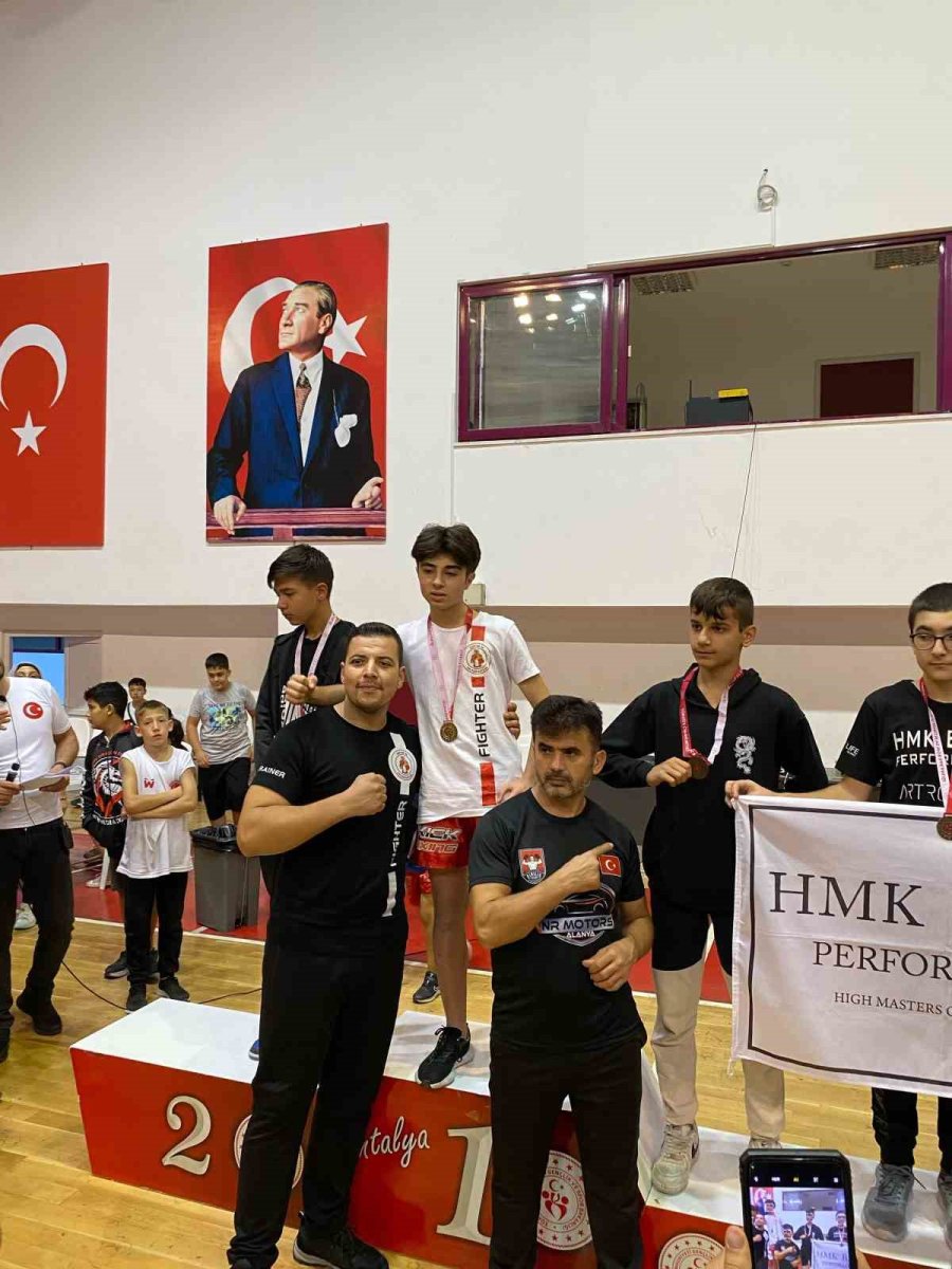 Kemer Belediyesi Kick Boks Takımı’ndan 6 Madalya