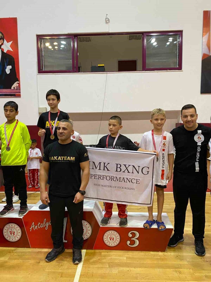 Kemer Belediyesi Kick Boks Takımı’ndan 6 Madalya