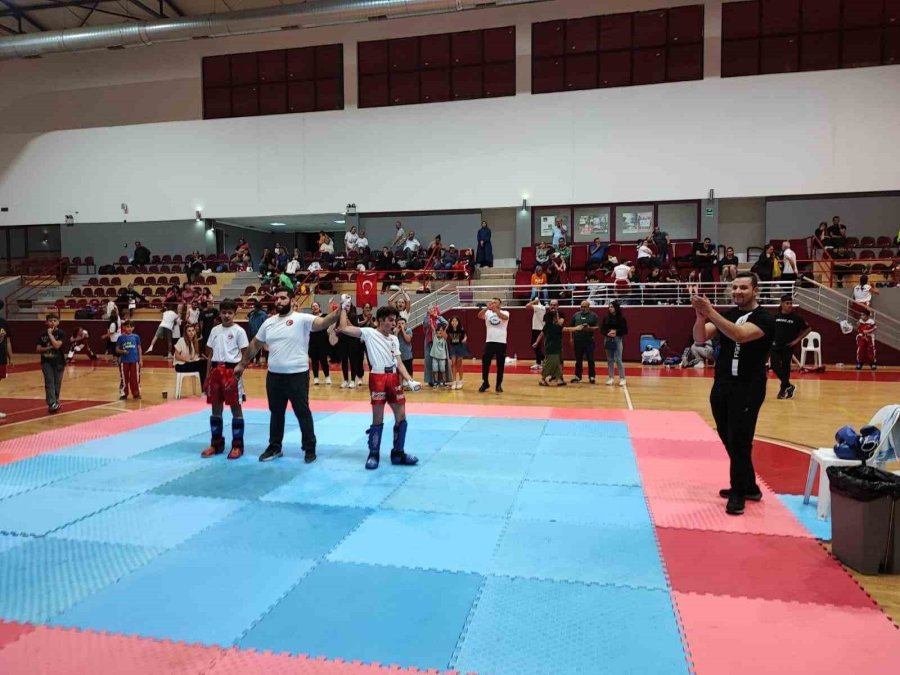 Kemer Belediyesi Kick Boks Takımı’ndan 6 Madalya