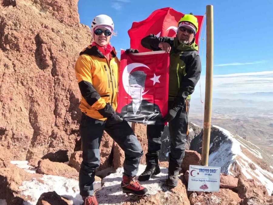 Cumhuriyetin 100. Yılında Erciyes Dağı Zirve Tırmanışı Yapıldı