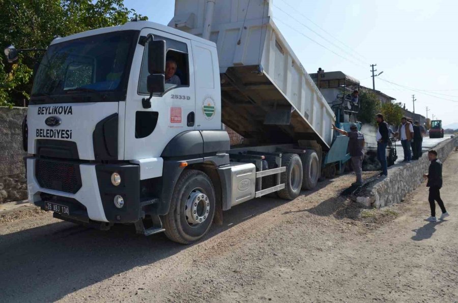 Beylikova’nın Tüm Yolları Sıcak Asfalt Yapıldı