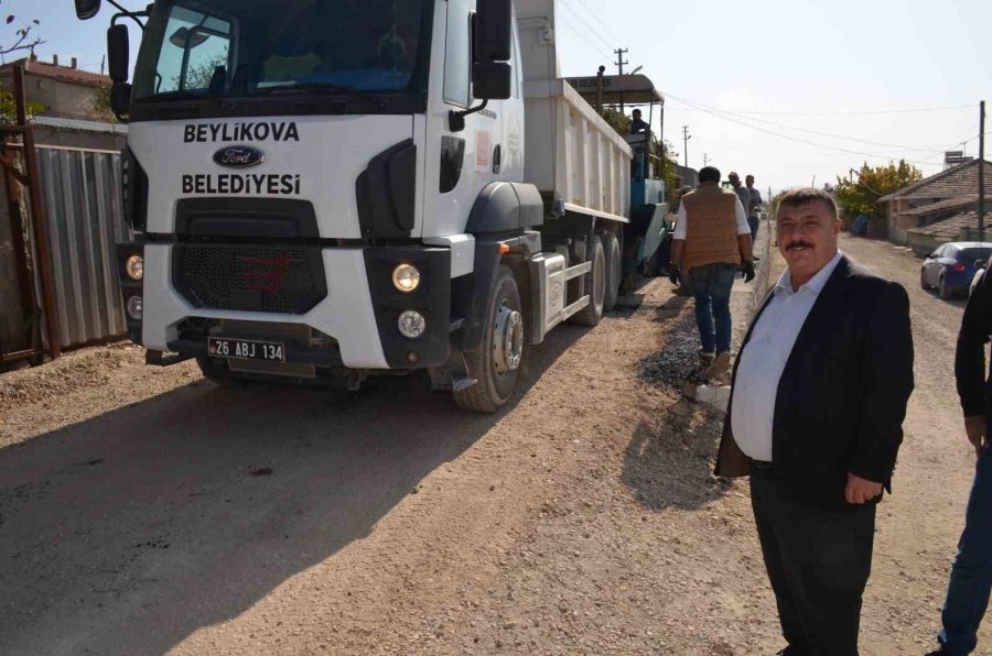 Beylikova’nın Tüm Yolları Sıcak Asfalt Yapıldı