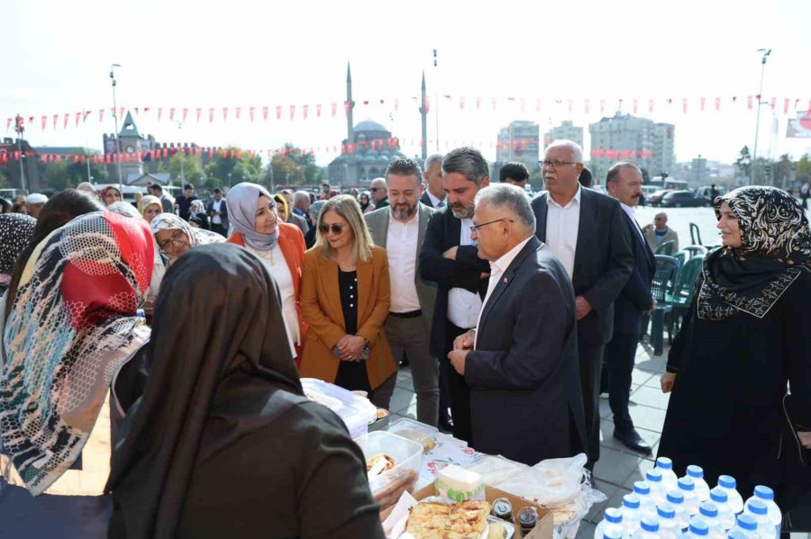 Başkan Büyükkılıç, Depremzede Çocuklar İçin Düzenlenen Panayırı Ziyaret Etti