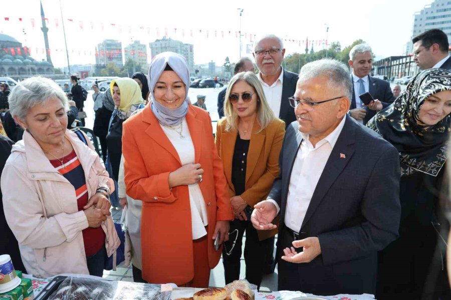 Başkan Büyükkılıç, Depremzede Çocuklar İçin Düzenlenen Panayırı Ziyaret Etti