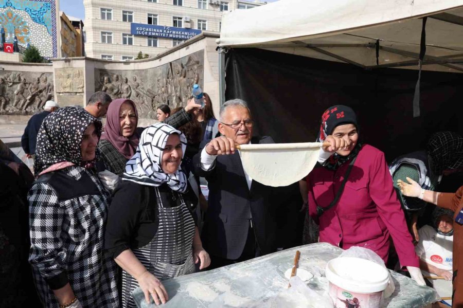 Başkan Büyükkılıç, Depremzede Çocuklar İçin Düzenlenen Panayırı Ziyaret Etti