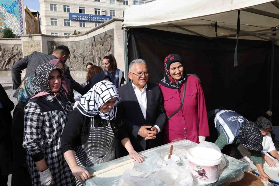 Başkan Büyükkılıç, Depremzede Çocuklar İçin Düzenlenen Panayırı Ziyaret Etti