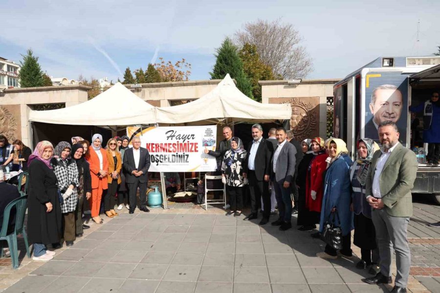 Başkan Büyükkılıç, Depremzede Çocuklar İçin Düzenlenen Panayırı Ziyaret Etti